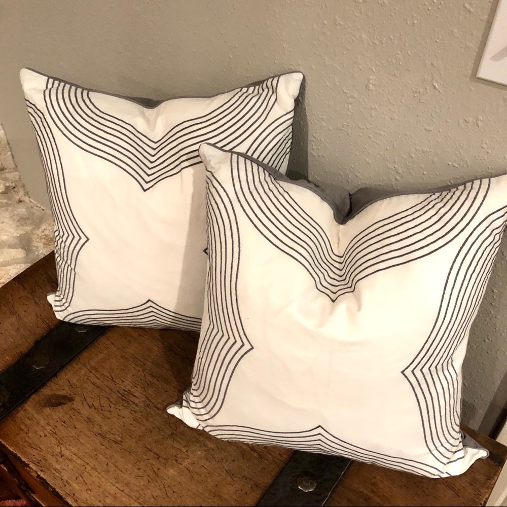 SOLD Grey and white patterned pillow set